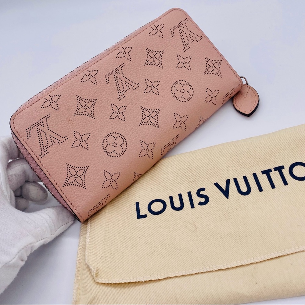 EUC Louis Vuitton Magnolia Pink Monogram Mahina Zippy Wallet - Picture 3 of 15